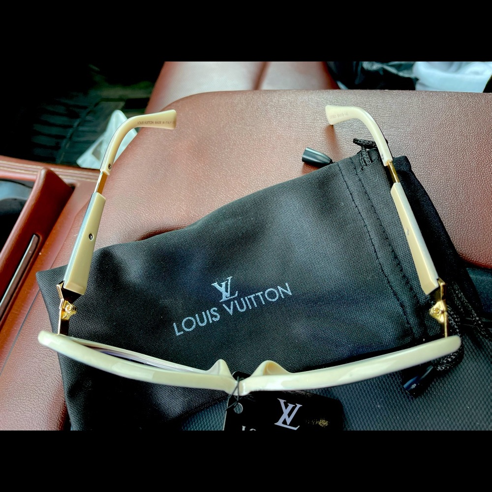 Very nice sunglasses new with tag